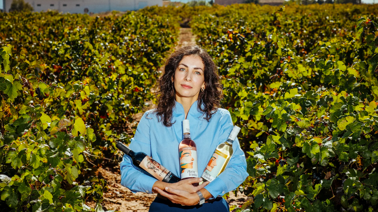 lady in vineyard Teinute Neirano